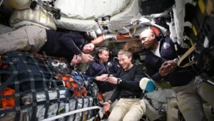 ВИДЕО: Четворицата астронаути од мисијата „Артемис II“ на НАСА ја напуштија Земјината орбита