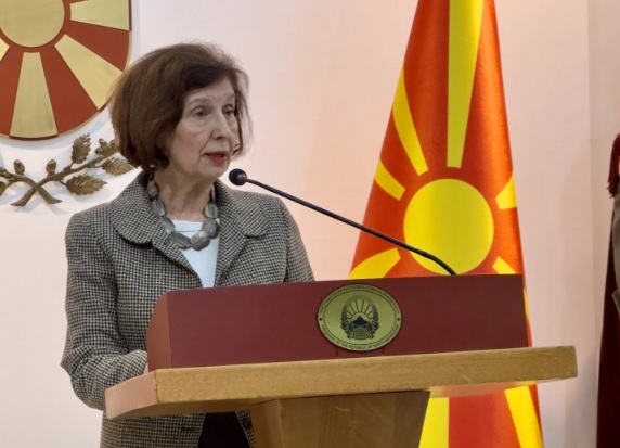 Сиљановска-Давкова со честитка по повод Меѓународниот ден на Ромите