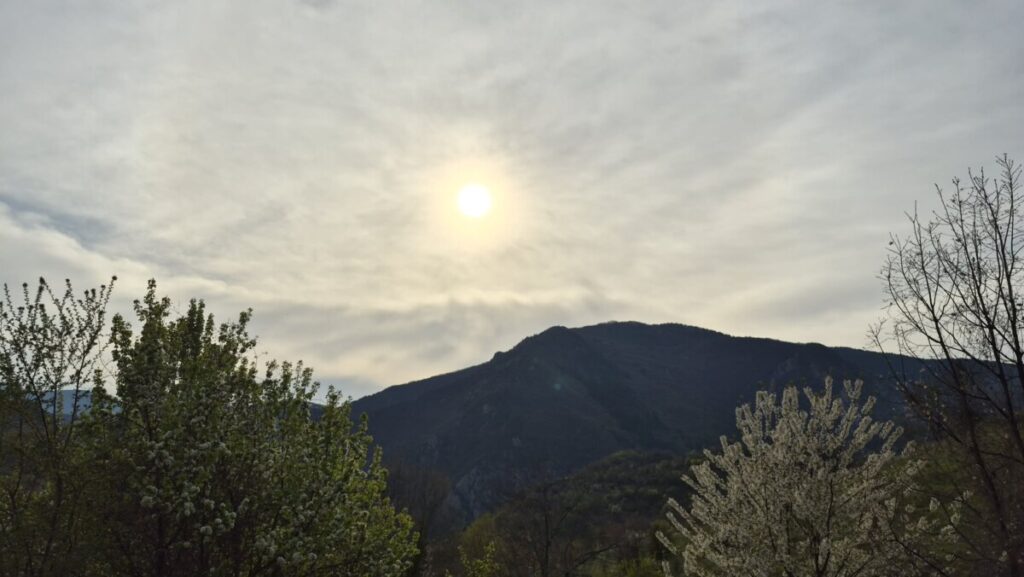 Сончево со локална облачност и ветер – температурите од 0 до 25 степени