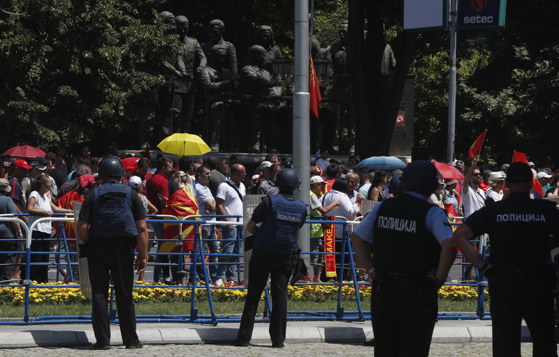 На пладне блокирано пред Собрание – протестираат за данокот на пари заработени во странство