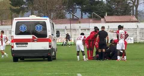 Страшна сценa во ПМФЛ: Играч на Струга итно префрлен во болница (ВИДЕО)