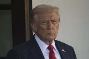 Трамп до Иран: Преговарајте или ќе се соочите со огромни проблеми