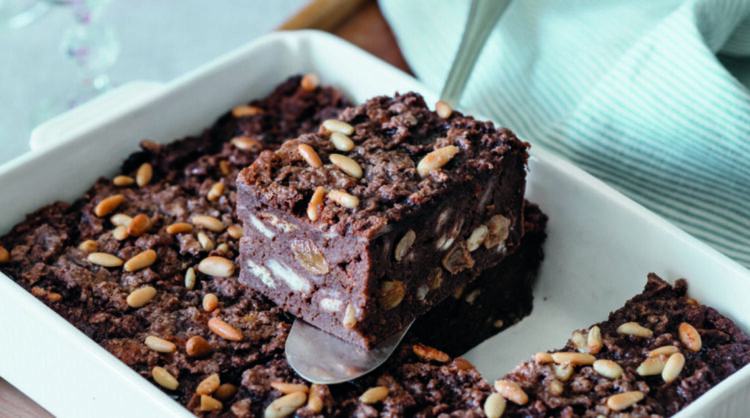 РЕЦЕПТ НА ДЕНОТ: Торта од бајат леб