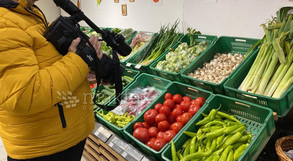 Со покачувањето на платите, граѓаните може да купат по 2 килограми домати и краставици, табла јајца и 4 литри бензин, велат од СДСМ