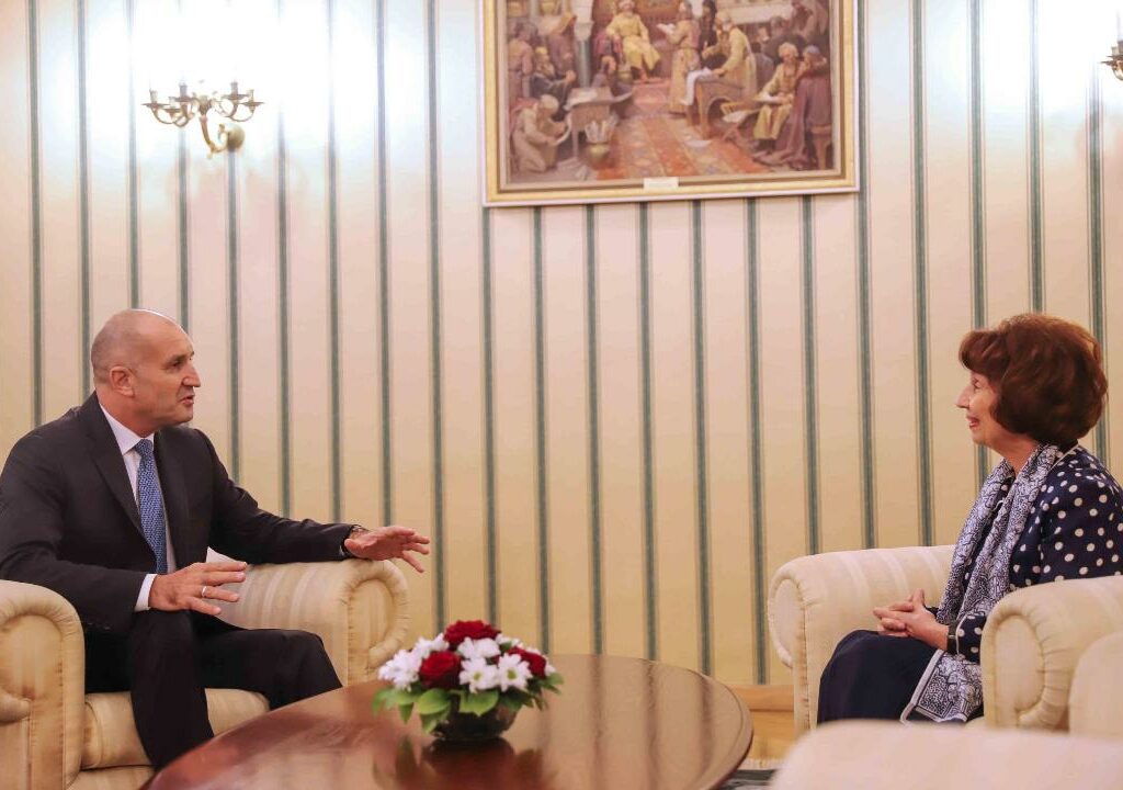 Сиљановска му ја честитала победата на Радев, побарала конструктивност и разбирање