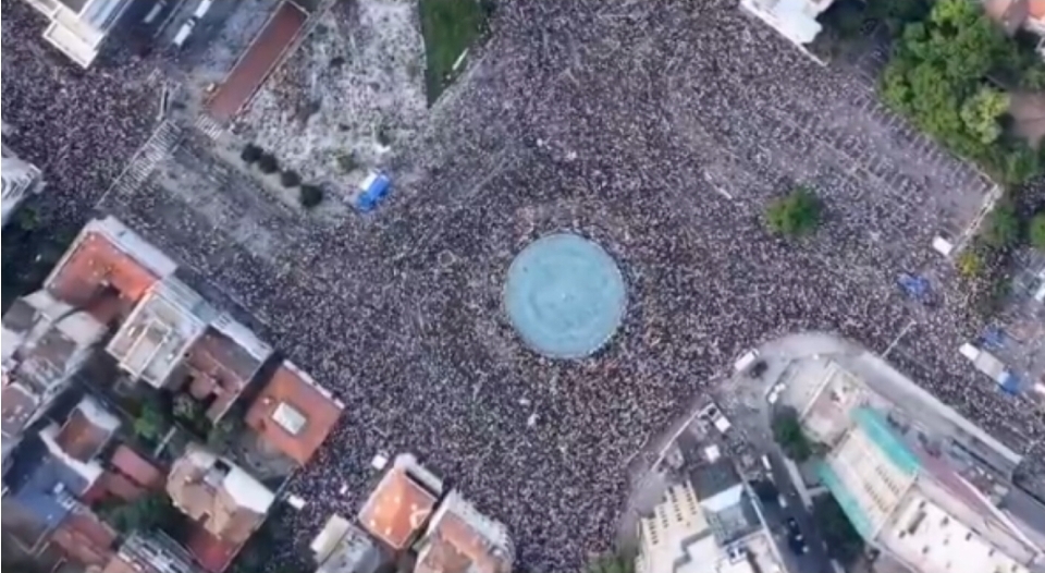 Близу 200 илјади присутни на синоќешниот митинг во Белград, втор најголем по падот на Милошевиќ
