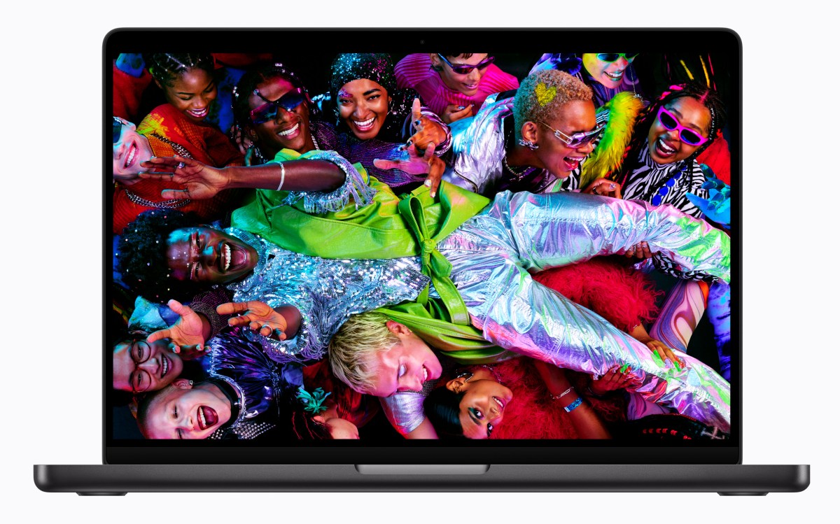 OLED панелите за новиот MacBook Pro подготвени за масовно производство следниот месец
