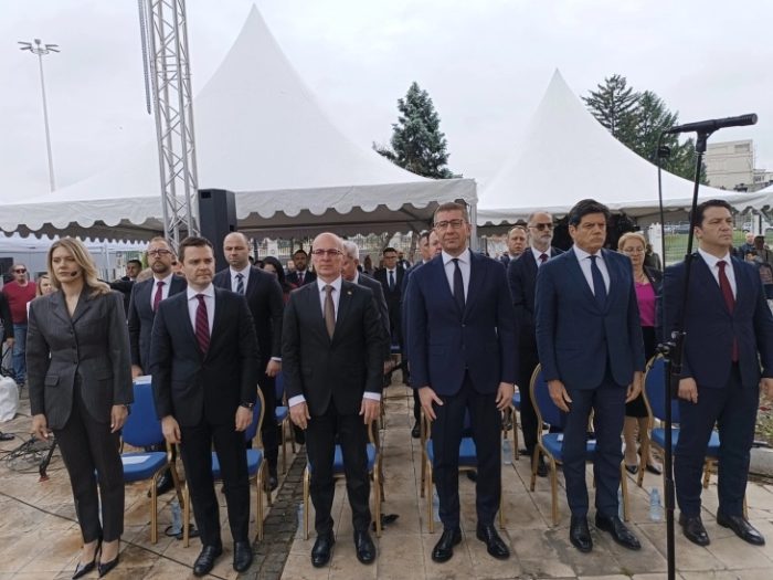 МИЦКОСКИ: Нивните ставови за клучни прашања се разликуваат од утро до пладне, а често при очи се прават слепи, а при уши – глуви