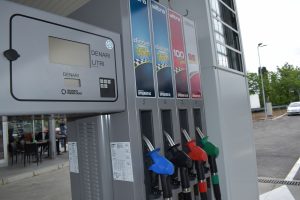 Поскапуваат горивата