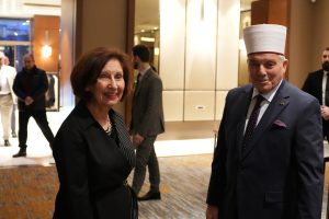 Сиљановска-Давкова за Курбан Бајрам: големите празници имаат сила духовна и општествена димензија