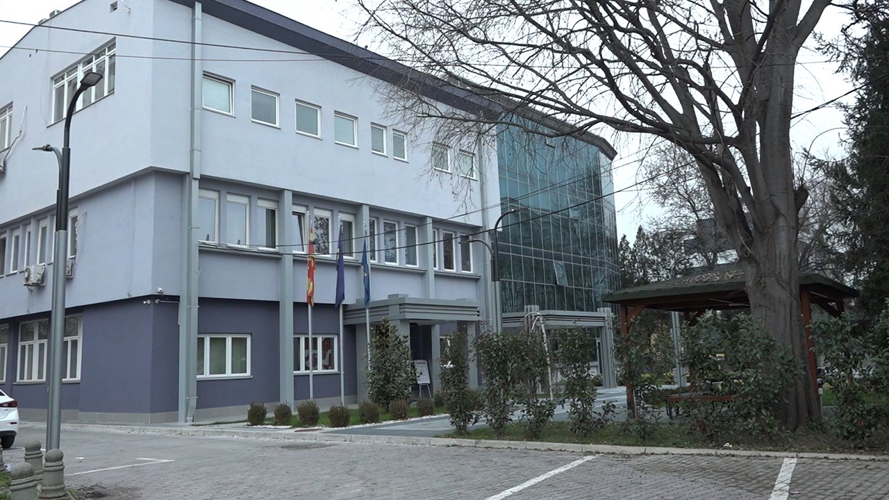 Филипче: Мицкоски лаже македонскиот јазик не е загрозен