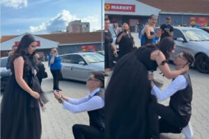 (ВИДЕО+ФОТО) Заедно се пет години – Момче од Бугарија ѝ предложил брак на девојка на матура: Прво лажирал расправија со пријател, а потоа изненадил