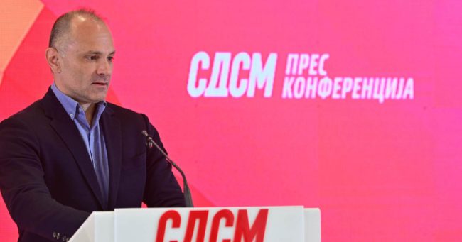 МИЦКОСКИ ГИ ЛАЖЕ ГРАЃАНИТЕ ДЕКА ЈАЗИКОТ Е ЗАГРОЗЕН, ТОЈ Е ВЕЌЕ ПРИЗНАЕН ОД ЕУ, ВЕЛИ ФИЛИПЧЕ