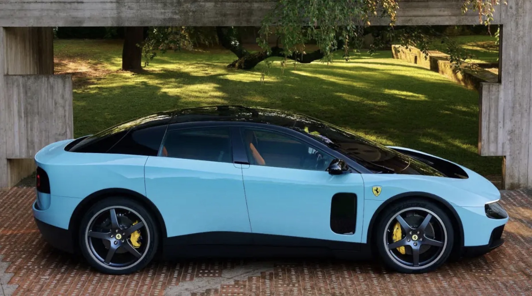 Ferrari го објави првиот електричен автомобил Ferrari Luce со дизајн на Џони Ајв