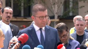 „Глодари“ од кабинетите на поранешни политичари испраќаат анонимни пријави, Мицкоски за шпонската афера во претседателскиот кабинет