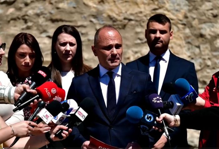 НА ТАЦНА НА БУГАРИЈА: Филипче догматично ги следи чекорите на Заев и втрча во прегратките на Радев, рече Манасиевски