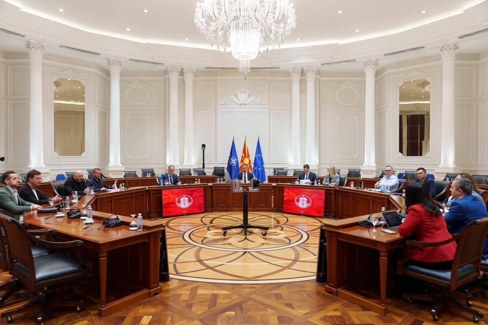 Донесен предлог-законот за пушење, Мицкоски најави примена без повластени