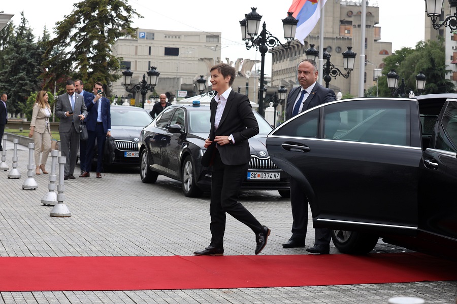 Брнабиќ го цени односот на ЕУ кон Македонија како крајно неправеден