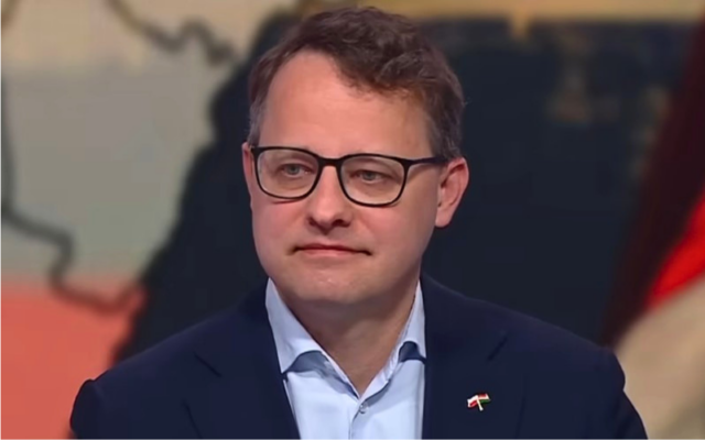 Избеган полски политичар обвинет за корупција забележан во Србија и Хрватска