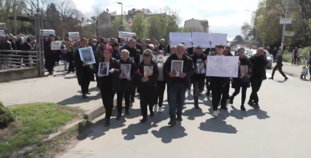 Семејствата на загинатите: „НЕ за одмазда, НЕ за пресуди на улица, правда преку институциите и судскиот систем“