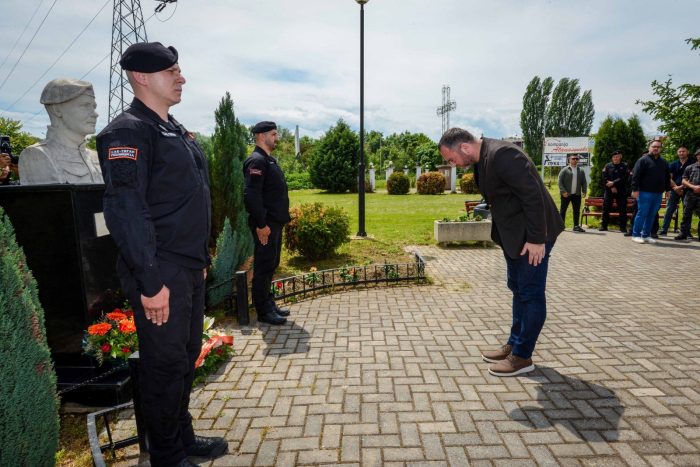 Тошковски: Никогаш нема да ја заборавиме жртвата на загинатите припадници на полицијата во Диво Насеље