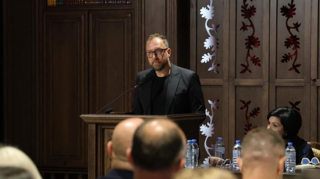 ИМА МАНИФЕСТАЦИИ ШТО ТРААТ ТРИ ДЕНА, А ПЛАН ЗА ВРАБОТУВАЊЕ НА 20-ИНА ЛИЦА, ЌЕ ГИ СПОИМЕ СО ПОСТОЕЧКИ ИНСТИТУЦИИ, РЕЧЕ ЉУТКОВ