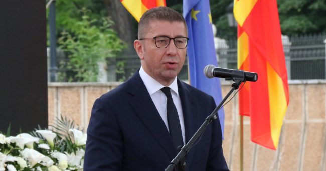 ЕВРОИНТЕГРАЦИЈАТА НИ Е ЕДИНСТВЕНА ШАНСА ЗА УСПЕХ, НО ТРГОВИЈА СО ИДЕНТИТЕТОТ НЕМА ДА ИМА, КАЖА МИЦКОСКИ НА ДЕНОТ НА ЕВРОПА