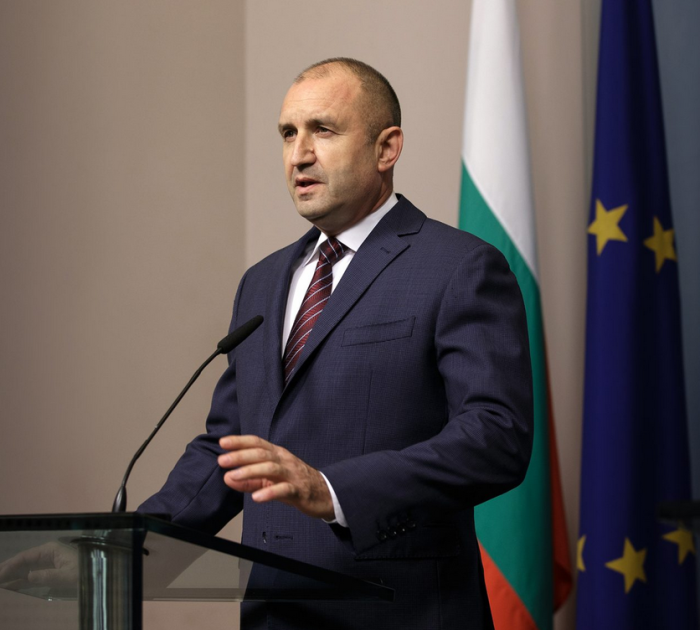 Јотова му го врачи мандатот на Радев за составување влада на Бугарија