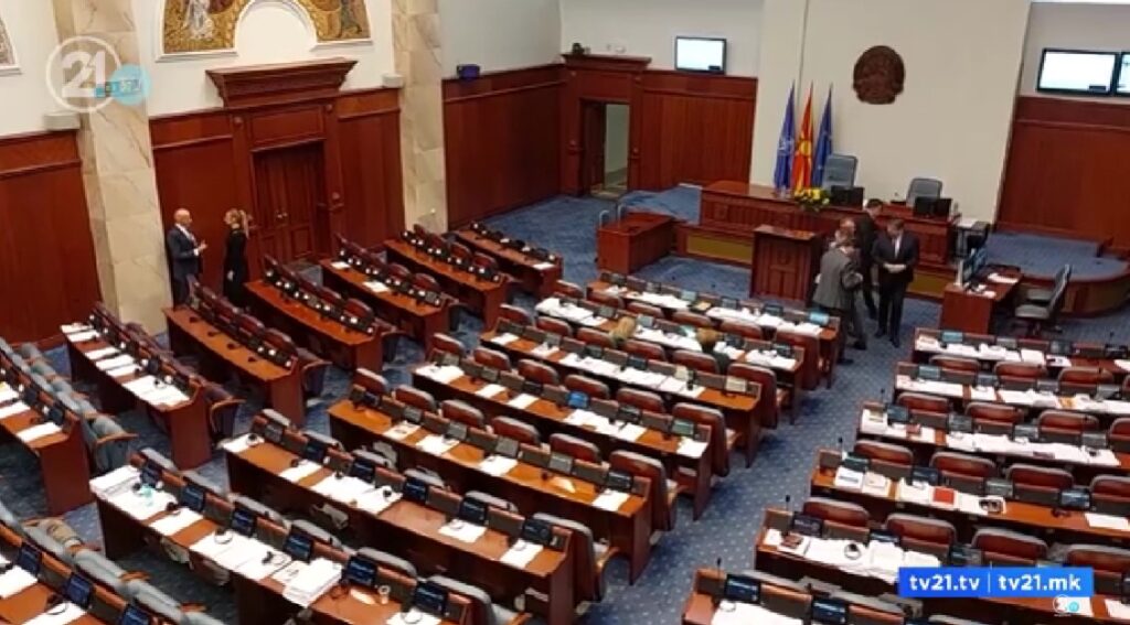 Не помина предлог-законот на СДСМ министрите да имаат само македонско државјанство