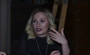 Денес роденден слави нашата позната пејачка Александра Јанева – гласот на новата македонска поп сцена