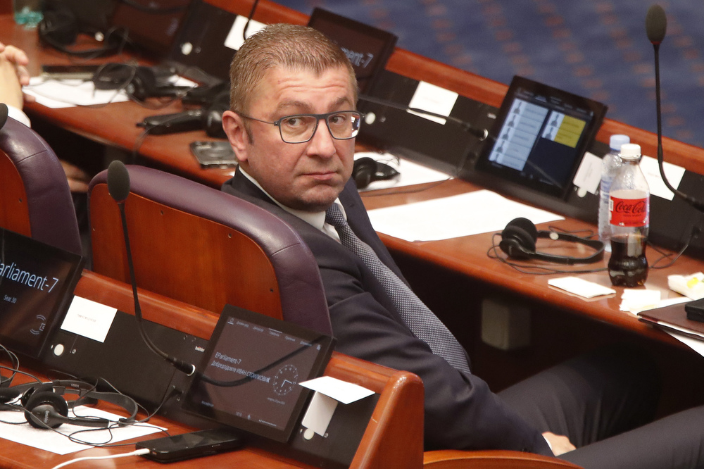 Ново правило на ВМРО-ДПМНЕ во парламентот: За се да се прашува Мицкоски!
