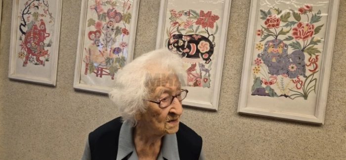 СТОГОДИШНИЦИ ВО БУГАРИЈА: Ги сакам македонските песни, а никогаш не сум била во Македонија, вели 106-годишната баба Дора
