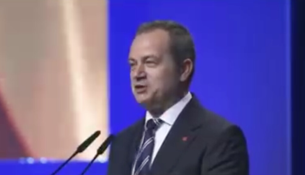 (Видео) Генералниот секретар на ВМРО-ДПМНЕ, Ковачки, говореше и на албански јазик на собир на Демократската партија
