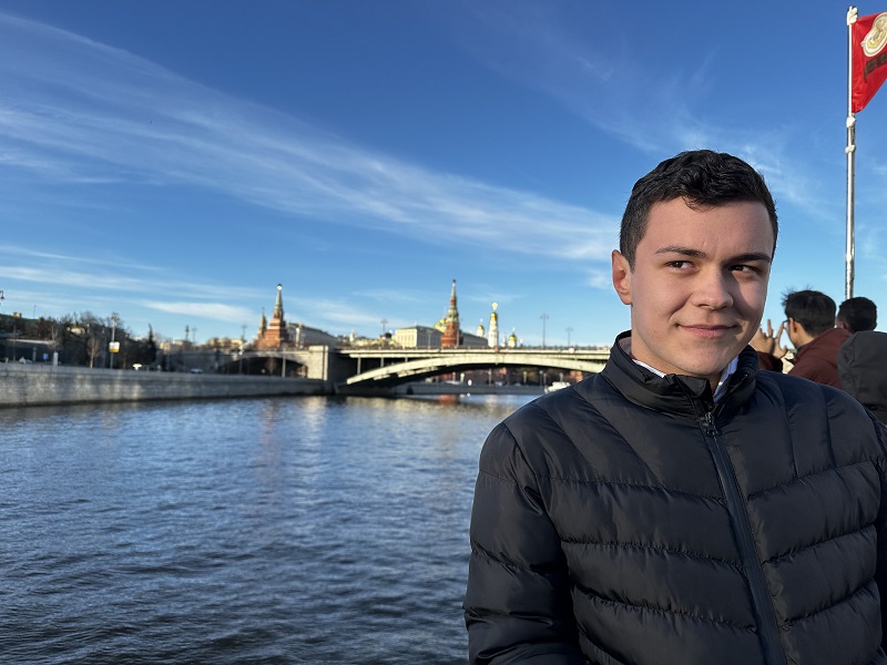 Даниел Христов освои бронзен медал на Менделеевата олимпијада по хемија во Русија: „Кај хемичарите не постои не можам“