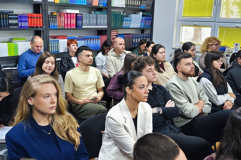 Без партиска книшка нема вработување на државно – жестока дебата меѓу студенти и пратеници од Битола