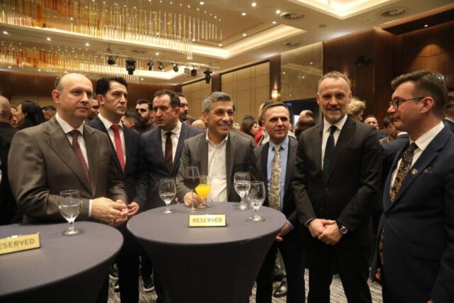 ВЛЕН: Османи е навлечен на фотелја, а Беџети коленичи пред ВМРО за да стане дел од Владата