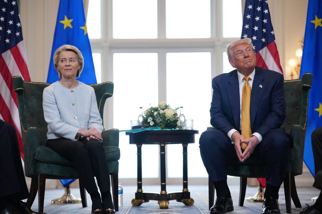 Трговски договор меѓу ЕУ и САД: Постигнат компромис под ултиматум од Трамп