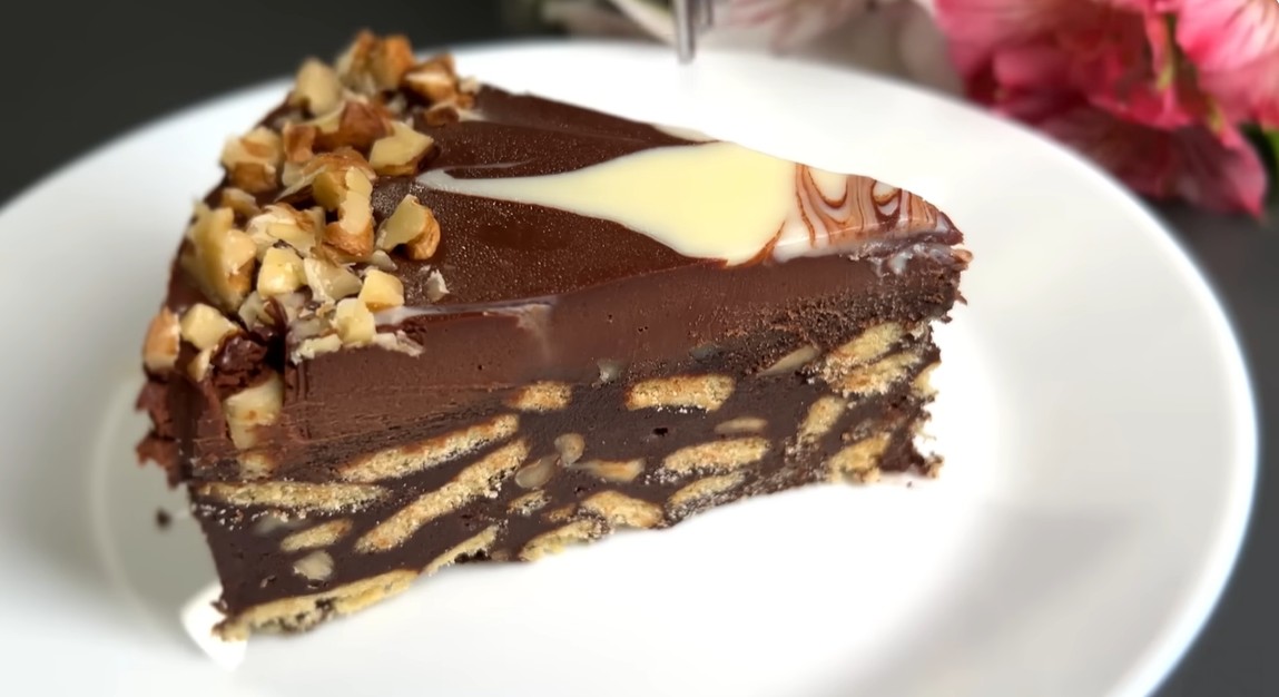 Чоколадна торта со два вида чоколадо – без печење, неодоливо вкусна!
