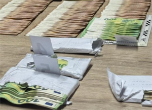 Уапсени се патник и возач на автобус – пронајдени непријавени 34.965 евра