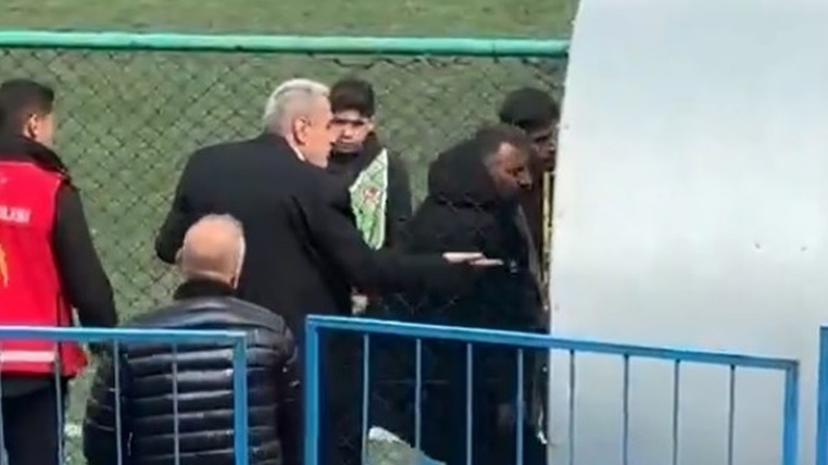 Нов скандал во турскиот фудбал: Водеа со 4-1, се симна претседателот, па загубија 4-5 за противникот да опстане (Видео)