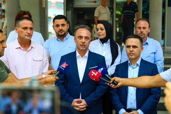 Алиу на фб: Околу 74 милиони евра за реконструкција, модернизација и реорганизација на тетовската клиничка болница