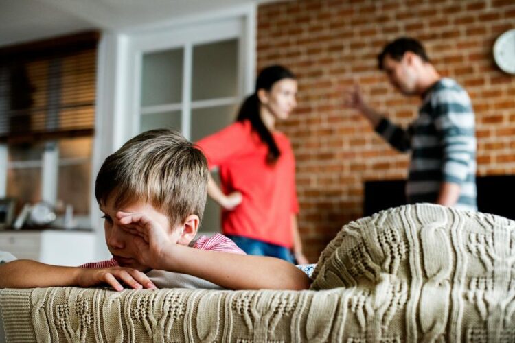 Постојаните родителски расправии имаат некои долгорочни последици за децата – еве кои
