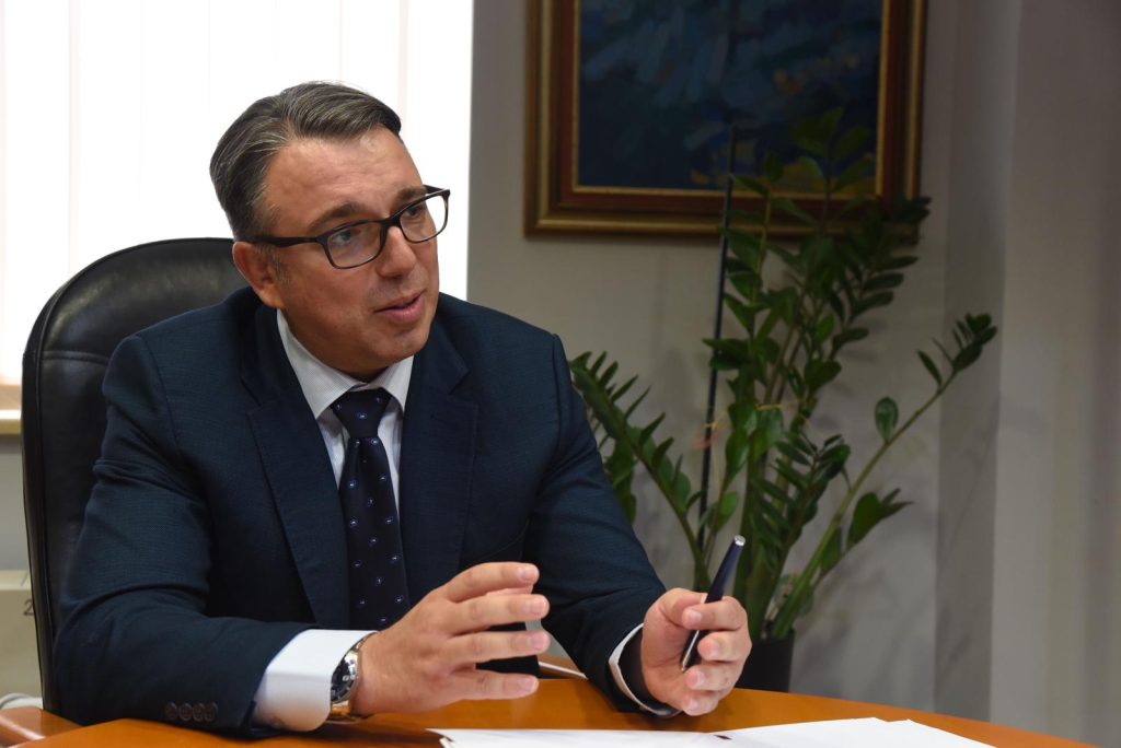Никој нема право преку насилни протести да бара уривање на стандардите во правосудството, реагира Филков