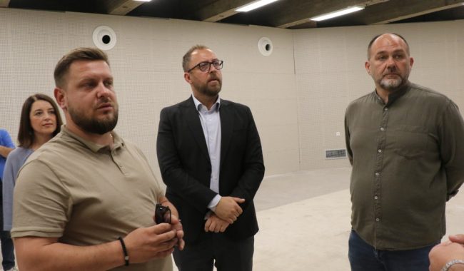 ПО 2 ГОДИНИ РАБОТА, ЗА ТРИ МЕСЕЦИ ТРЕБА ДА ЗАВРШИ АДАПТИРАЊЕТО НА ПРОСТОРИИТЕ ЗА НАЦИОНАЛНИОТ ЏЕЗ ОРКЕСТАР