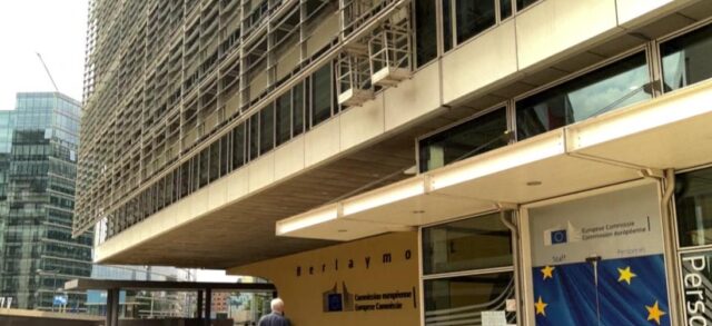 ЕУ соопшти дека трговските и инвестициските односи со Кина се неодржливи