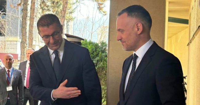 ДАЛИ ВИЦЕПРЕМИЕРОТ ФЕТАИ ЗЕМА ПЛАТА ИАКО НЕ ДОАЃА НА РАБОТА ЗНАЕ ВЛАДАТА КОЈА ГИ СПРЕМА ЛИСТИТЕ ЗА ПЛАТА, ОДГОВОРИ МИНИСТЕРКАТА ЗА ФИНАНСИИ ДИМИТРИЕСКА-КОЧОСКА
