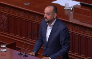 (ВИДЕО) Битиќи: 11 милијарди евра нов долг, ја туркате државата во провалија со задолжувањето