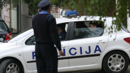 Тинејџер паднал од покрив на зграда во Белград