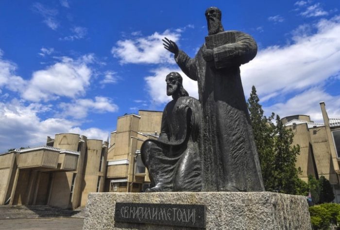 СЕСЛОВЕНСКИ ПРОСВЕТИТЕЛИ: На која нација ѝ припаѓале Св. Кирил и Методиј и кој јазик го говореле?
