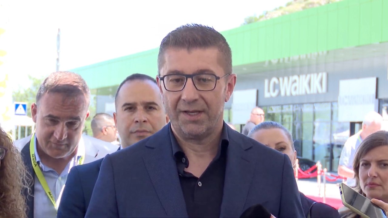 Некултурно би било преку ноќ да го промениме ставот за спорот со Бугарија, порача Мицкоски